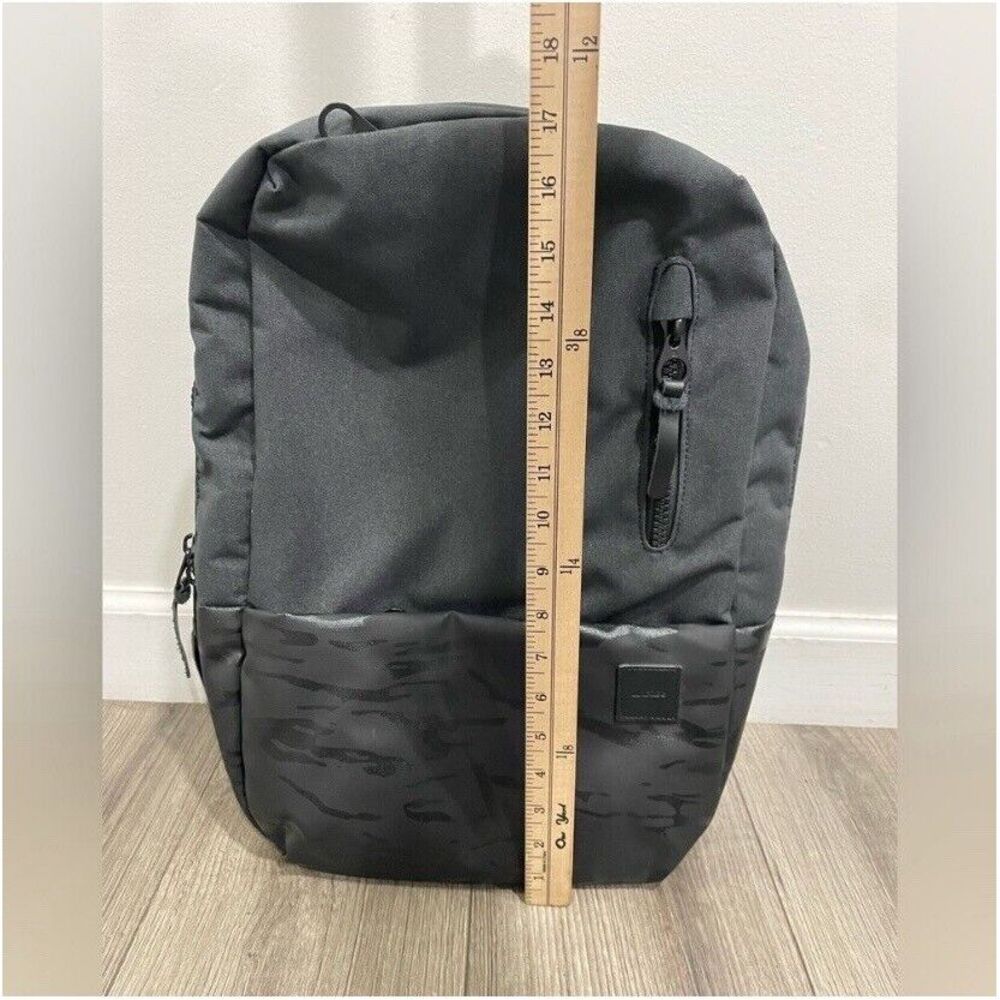 Incase Black Backpack - Picture 5 of 8